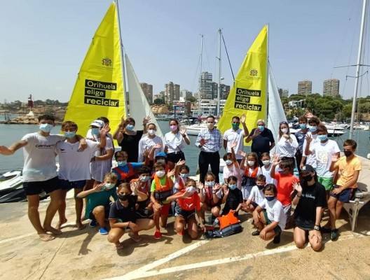 El Club Náutico Dehesa de Campoamor se suma a la campaña del Ayuntamiento 'Orihuela Elige Reciclar'