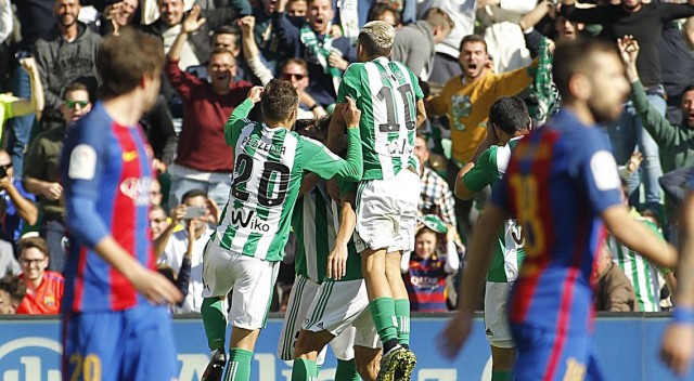 El Betis, a sellar la permanencia y Osasuna a apurar sus remotas opciones