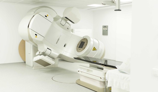 Sanidad transfiere 43 millones a la Comunitat para adquirir 78 equipos de alta tecnología