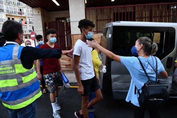 Albares defiende que el acuerdo de repatriación de menores con Marruecos está vigente 