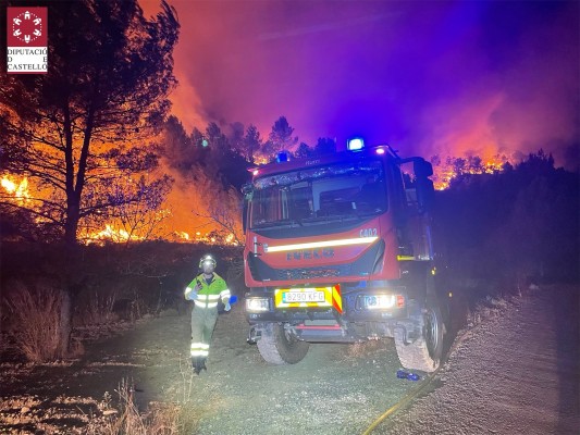 CCOO denuncia que la tardanza en movilizar los medios aéreos agravó el incendio de Azuébar