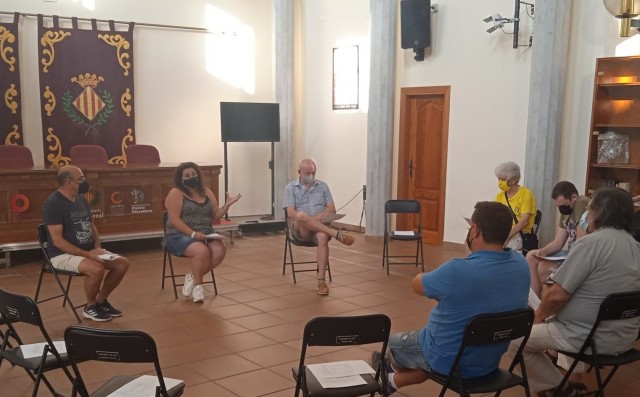 Vila-real planifica las actividades en los barrios y las fiestas patronales con las entidades vecinales 