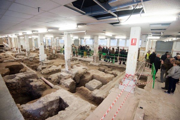 Las excavaciones del Mercado Central de Elche afectan a los pilares de la planta baja 