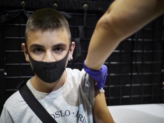 España supera los 30 millones de personas con pauta completa y las 35 millones con al menos una dosis