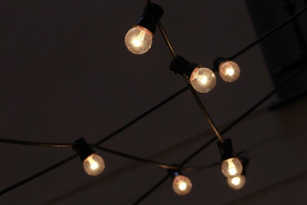 El precio de la luz encadena este jueves su tercera subida y se eleva hasta los 113,4 euros/MWh