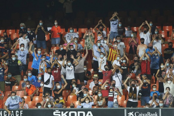 Cerca de 30.000 aficionados han renovado su abono del Valencia