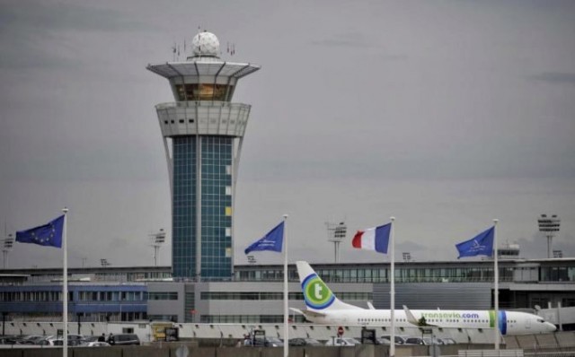 La Policía abate a un hombre que arrebató un fusil de asalto a un militar del aeropuerto de Orly (París)