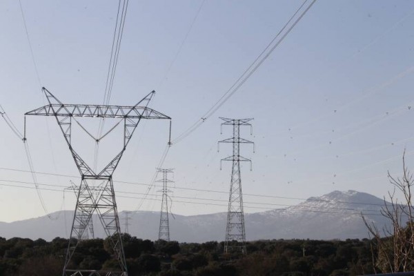 Los empresarios murcianos piden que se regule la factura de la luz para evitar 