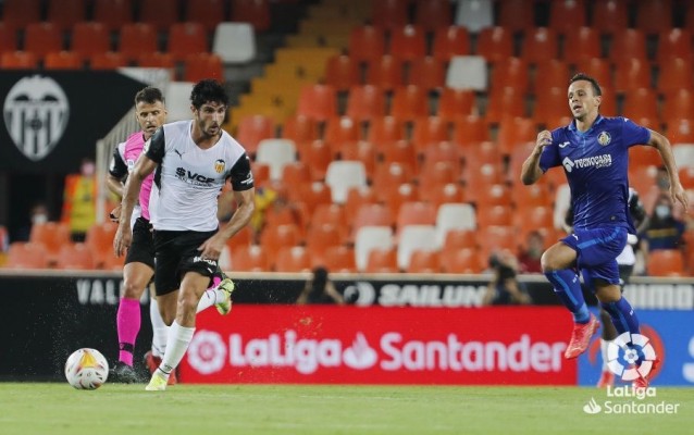 En Portugal avisan de una oferta de 25 millones de euros del 'Wolves' por Guedes