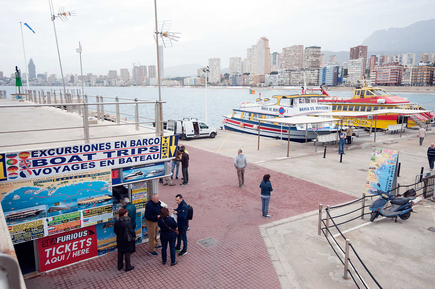 Puestos de excursiones a la isla. Foro: RAFA MOLINA. - 