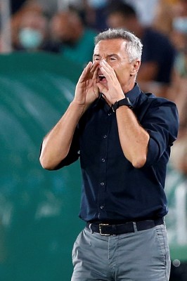 El Elche rompe una racha de cuatro derrotas en su debut en Primera y duerme en mitad de tabla