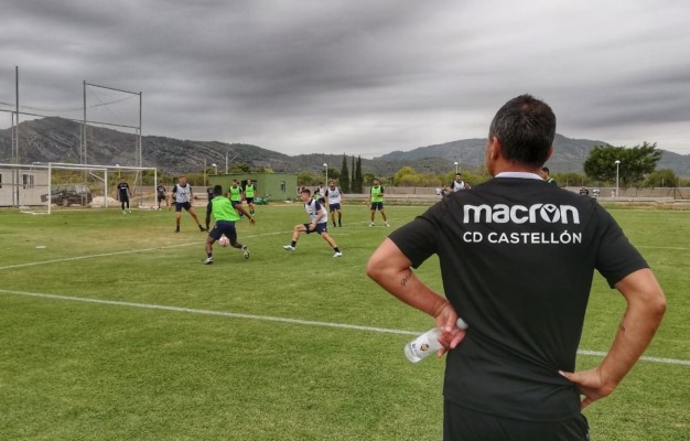 Última semana de pruebas en el Castellón a la espera de fichajes tras el adiós de Rubén Díez

