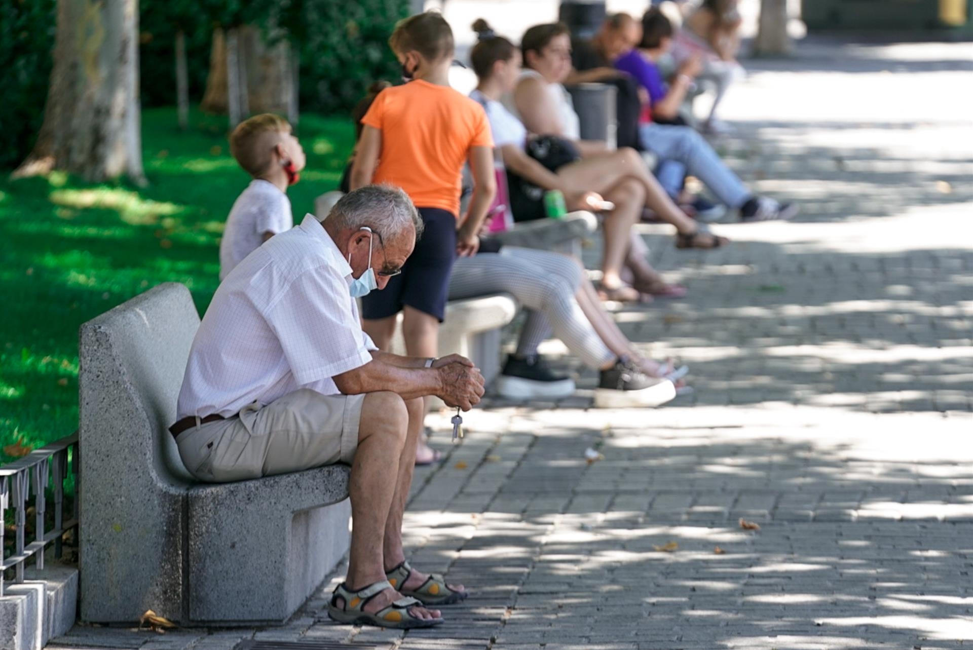 España notifica 25.726 casos y 125 muertes este fin de semana, con la incidencia bajando 50 puntos hasta 415