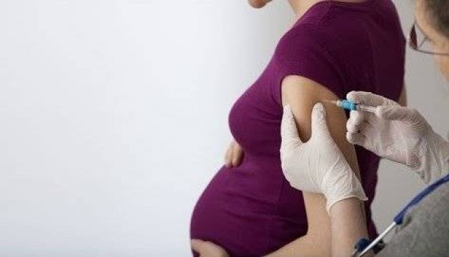 Expertos recomiendan melatonina para potenciar el efecto antiviral de las vacunas en embarazadas