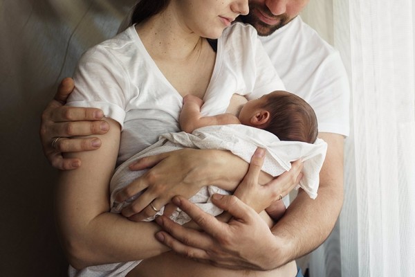 La leche materna de mujeres lactantes vacunadas con una vacuna de ARNm contiene anticuerpos contra la covid