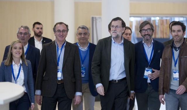 Rajoy tiende la mano para reformar la estiba porque no hacerlo es 