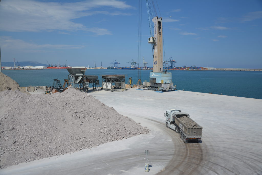 Los graneles sólidos llevan a PortCastelló a repetir prácticamente las cifras prepandemia