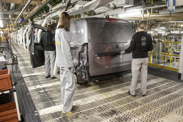 La industria eleva su facturación un 19% en junio y suma cuatro meses de ascensos