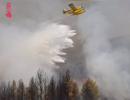 Estabilizado el incendio forestal de Azuébar, donde 135 efectivos siguen trabajando para su extinción