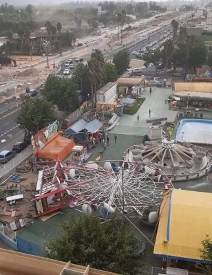 El viento tumba una noria de la feria de Gandia y causa un herido leve