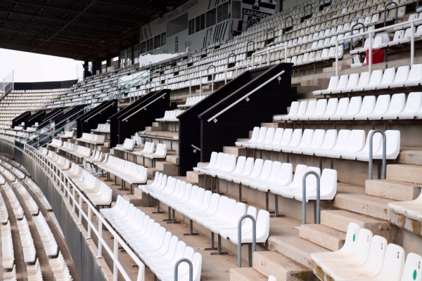 El Ayuntamiento pone a punto el Cartagonova para el estreno de la Liga