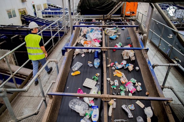 La recuperación de envases ligeros crece en la Región un 18% gracias al aumento del reciclado