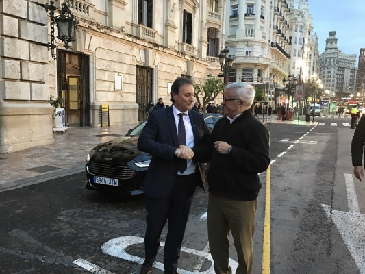 El Ayuntamiento de Valencia Prueba la Tecnología Híbrida de Ford