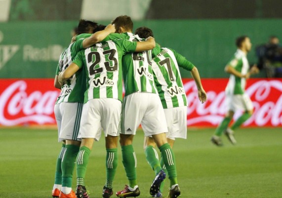 El Betis vuelve a ganar como local ante Osasuna que huele a Segunda