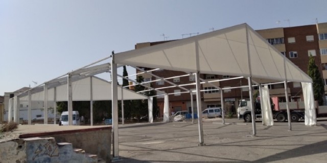 Colocan en Mazarrón pantallas gigantes en carpas para seguir la carrera de Pedro Acosta en Austria