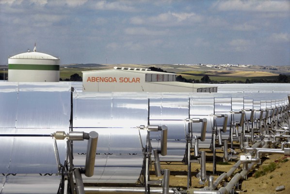 Abengoa, suspendida en bolsa, pedirá preconcurso tras la ruptura de Gestamp