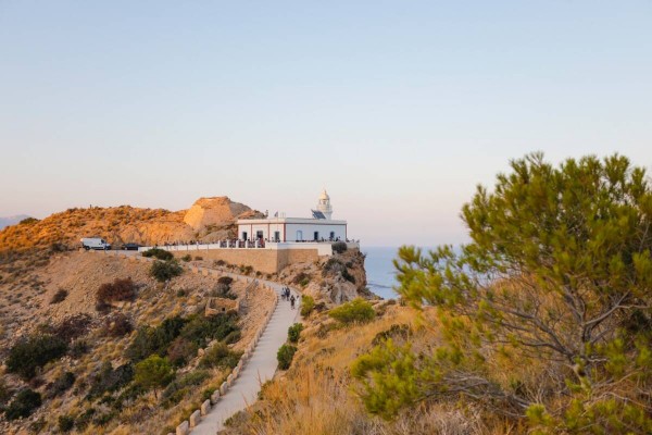 Las otras 'restricciones' cortan el camino del Faro de L'Albir, un sendero con 1.000 usuarios al día