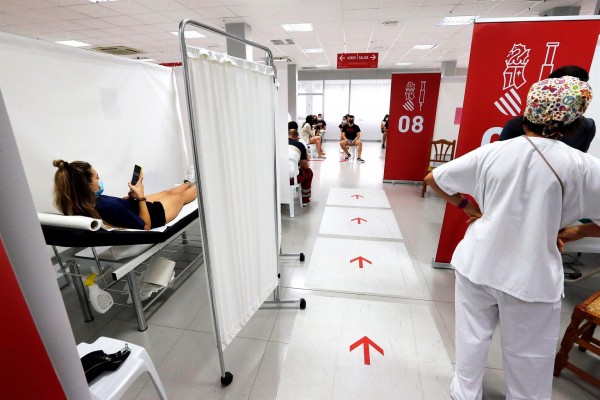 Alicante registra una pequeña bajada de contagios por covid (657) y suma otro fallecimiento