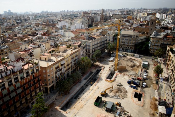 Los comerciantes critican el retraso de las obras en la Plaza de la Reina: 