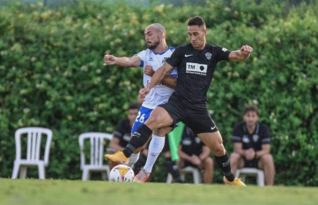 El Elche anuncia la cesión de Manu Justo al Racing de Santander
