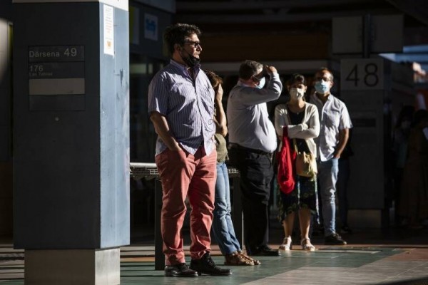 El Ministerio de Sanidad notifica 17.410 contagios y la incidencia baja hasta los 483 casos