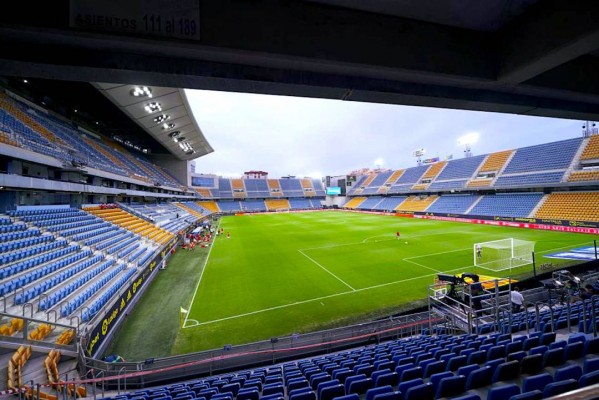 Todos los abonados que eligieron ver el Cádiz-Levante accederán al estadio