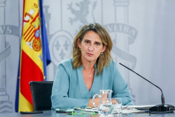 Ribera abre la puerta a reformar la tarifa regulada por su dependencia del mercado mayorista