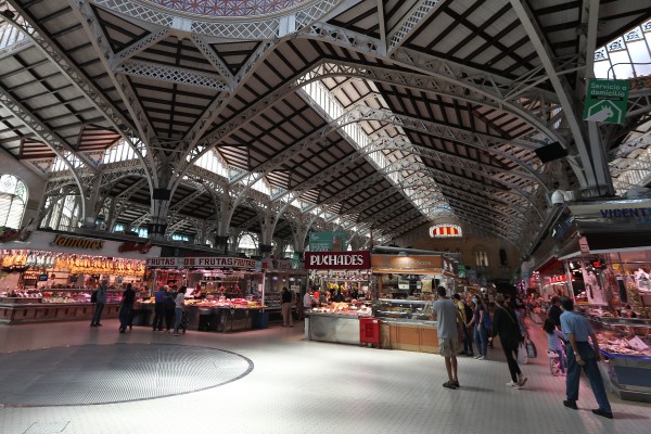 Vendedores del Mercado Central aplauden la evolución de la obras de reurbanización