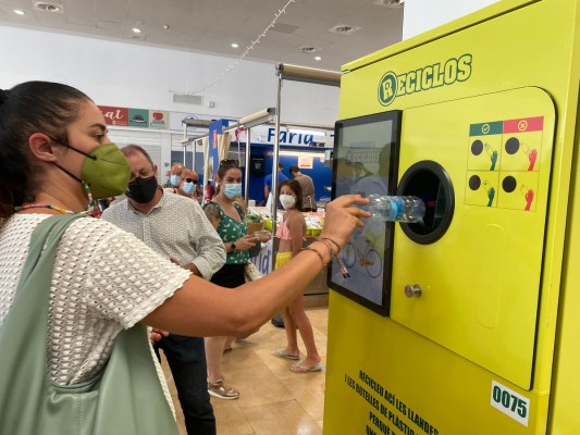 Vinaròs es el primer municipio con un pionero sistema de recogida separada de envases y latas 