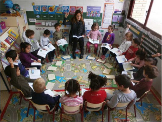 'Naixem llegint', un club de lectura para bebés de menos de nueve meses