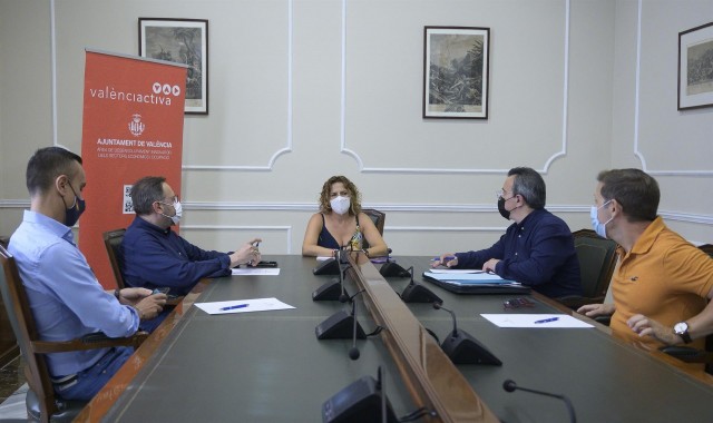 València repartirá cinco millones en ayudas del plan Resistir a hostelería, turismo y ocio nocturno