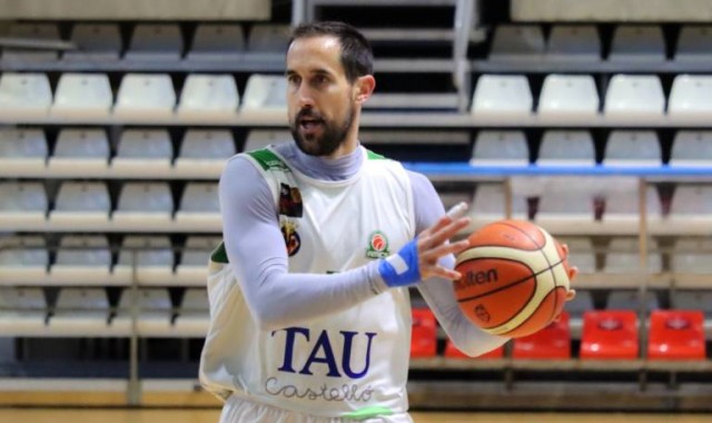 El alero Romà Bas se despide del TAU Castelló tras cuatro temporadas en el club