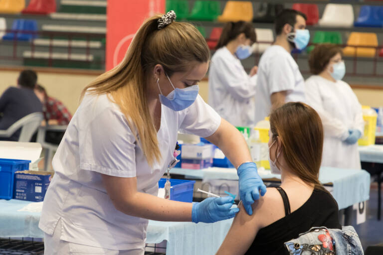 	Alicante experimenta una gran bajada de contagios, 461, aunque registra 5 fallecimientos en un día