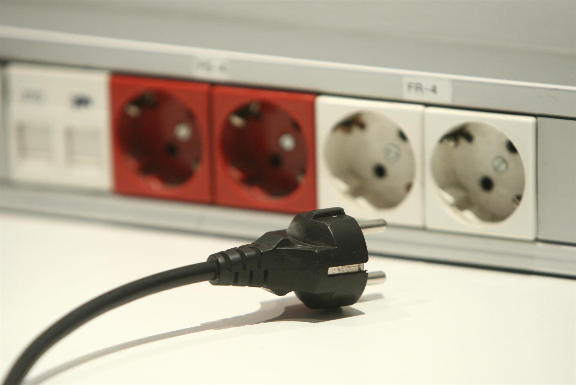 El precio de la luz marca este miércoles su tercer récord histórico consecutivo, de 114 euros/MWh