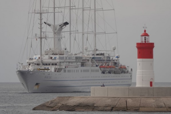 El velero Windsurf visita Cartagena y aumenta los cruceristas llegados a Cartagena a cerca de 9.000
