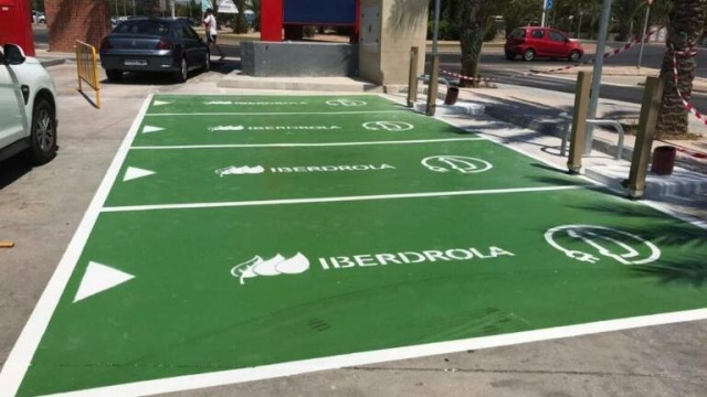 Elche contará a final de año con cuatro nuevos puntos de recarga eléctrica para ocho vehículos