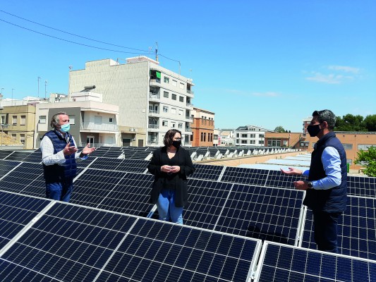 Almussafes instalará placas fotovoltaicas para autoconsumo en el polideportivo y el centro de salud