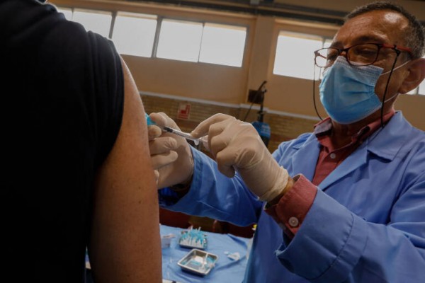 Salud Pública alerta de falsos vacunados: simulan recibir la dosis para adquirir el certificado covid