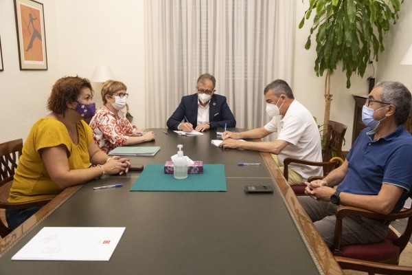 Diputación financiará con 160.000 euros líneas de investigación contra el cáncer en el Provincial 