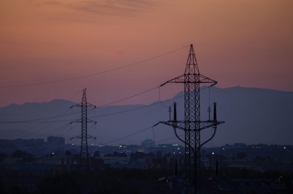 El precio de la luz se dispara este martes a un nuevo máximo histórico, de 111,88 euros/MWh